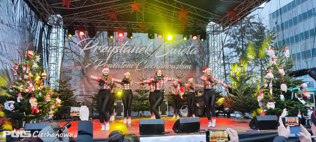 Przystanek Święta przy ciechanowskim starostwie