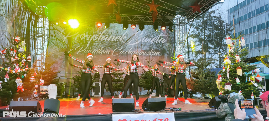 Przystanek Święta przy ciechanowskim starostwie
