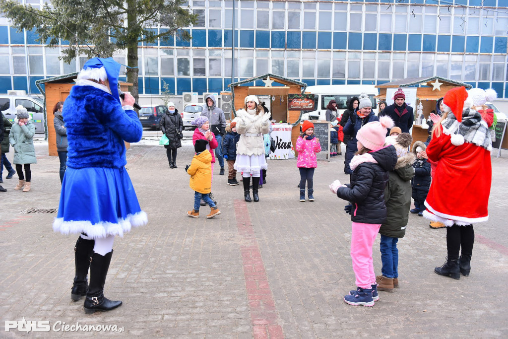Przystanek Święta przy ciechanowskim starostwie