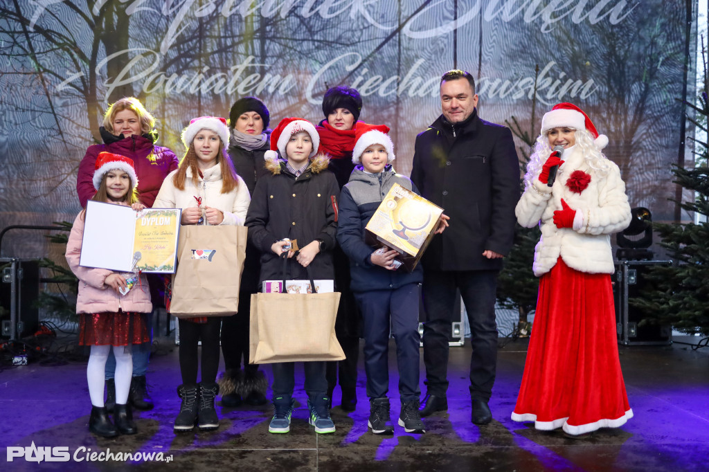 Przystanek Święta przy ciechanowskim starostwie