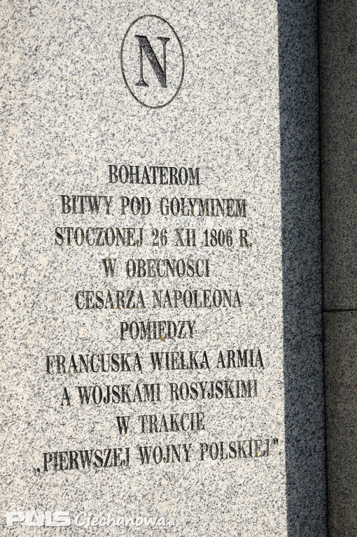 Czerwony autobus na powiatowym szlaku!