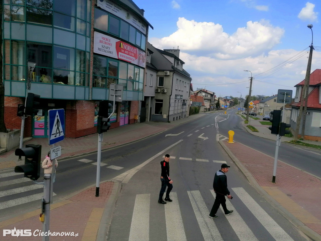 Czerwony autobus na powiatowym szlaku!