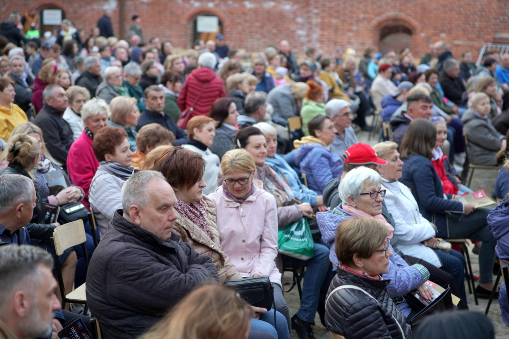 Niezwykły koncert na zamkowym dziedzińcu - 2 maja