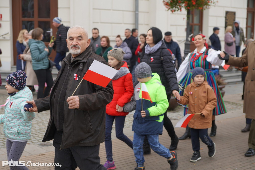 Polonez na deptaku i koncert LZA Ciechanów