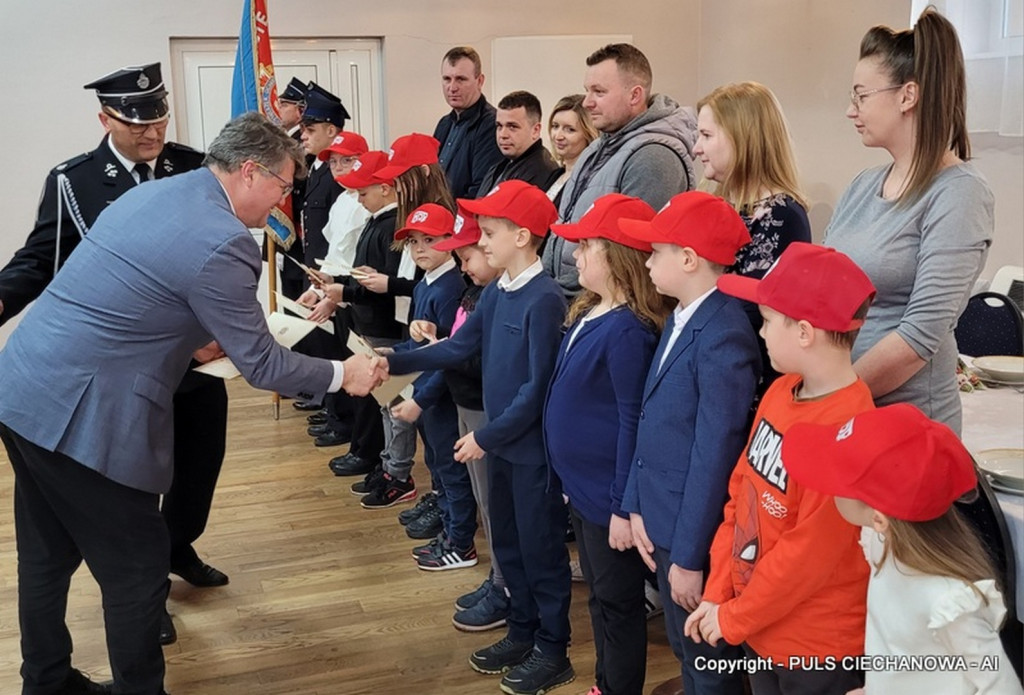 Minister Wąsik odwiedził strażaków