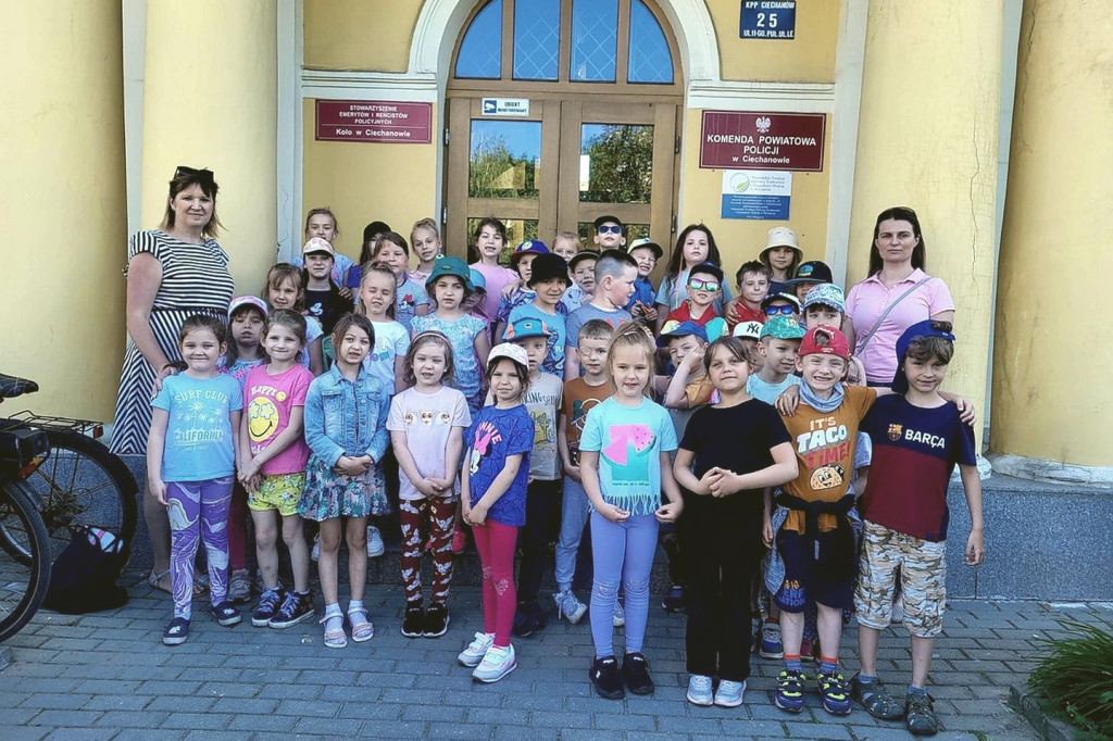 Przedszkolaki z wizytą w komendzie