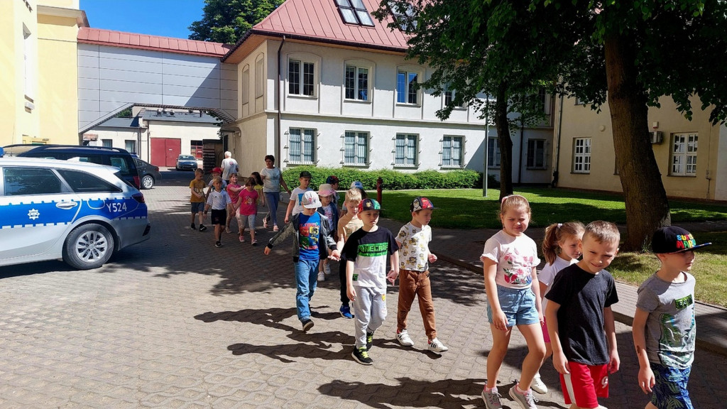 Przedszkolaki z wizytą w komendzie