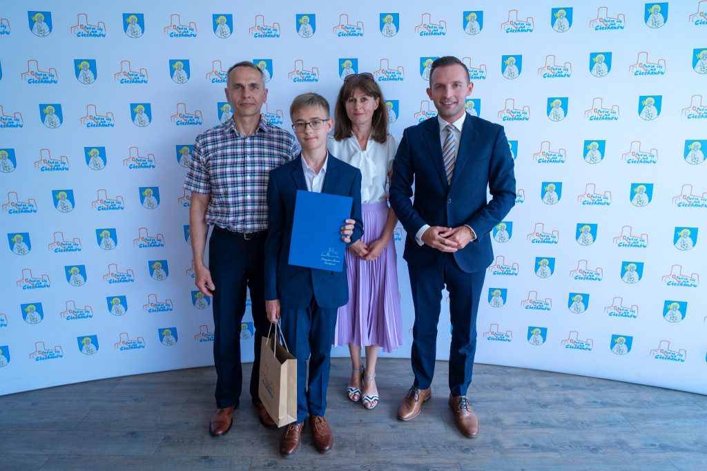 Prezydent nagrodził najlepszych uczniów