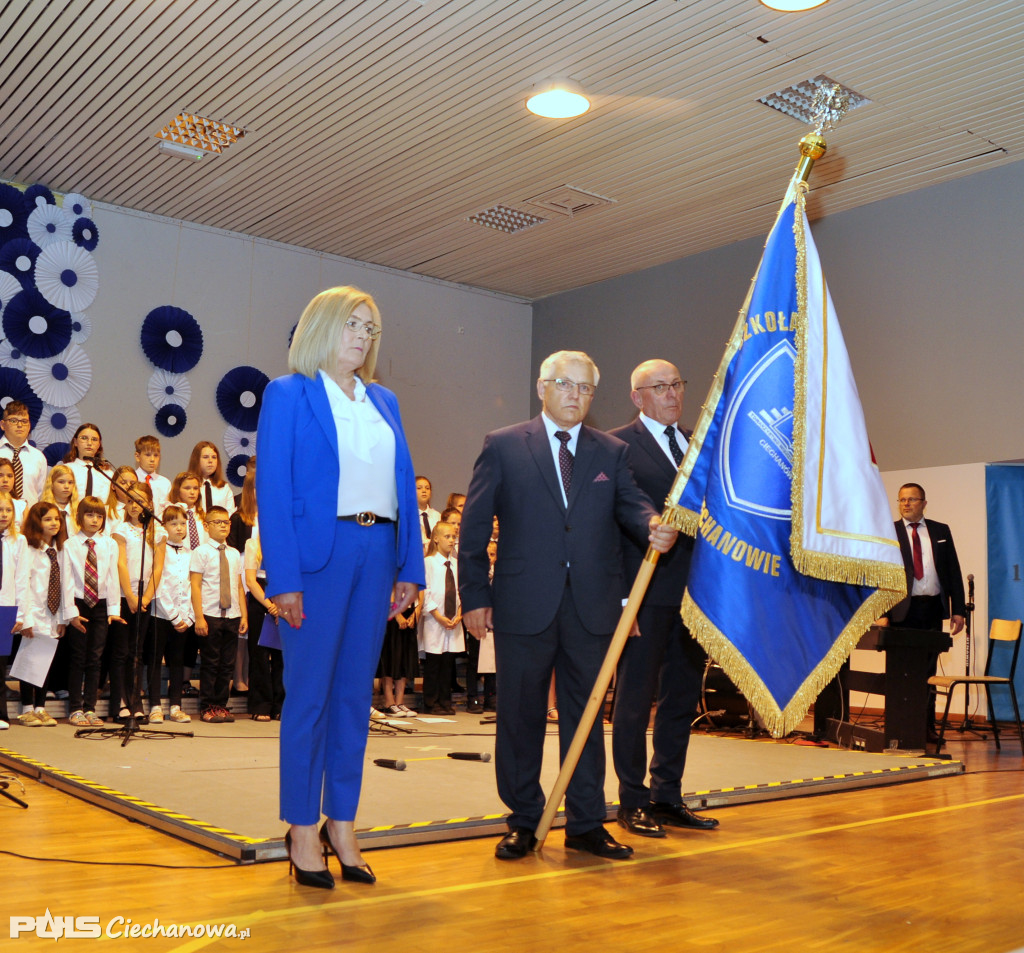 Sztandar na koniec roku w TWP