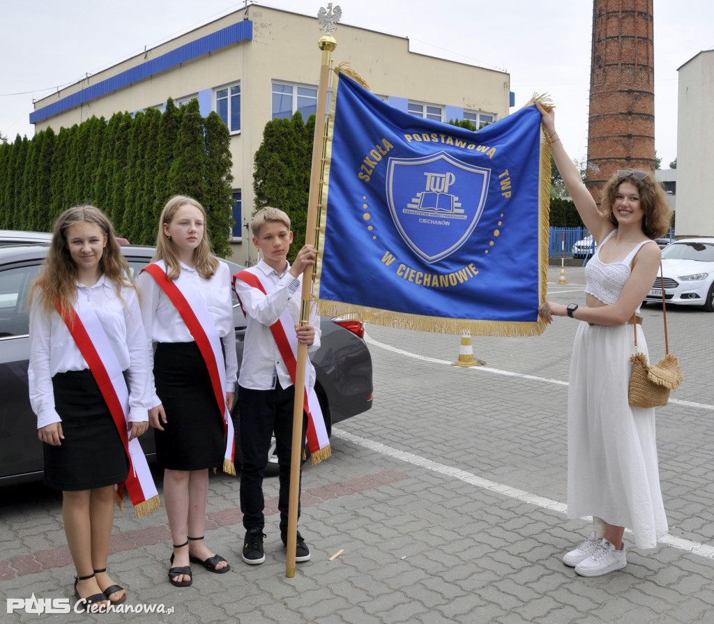 Sztandar na koniec roku w TWP