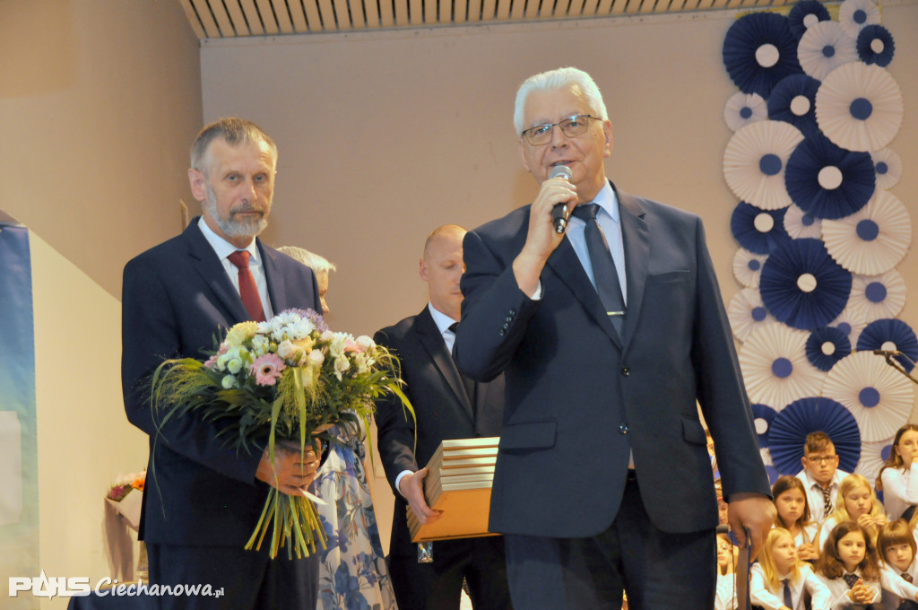 Sztandar na koniec roku w TWP