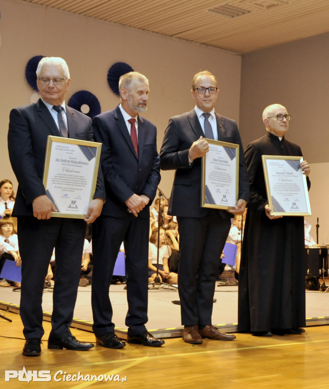 Sztandar na koniec roku w TWP