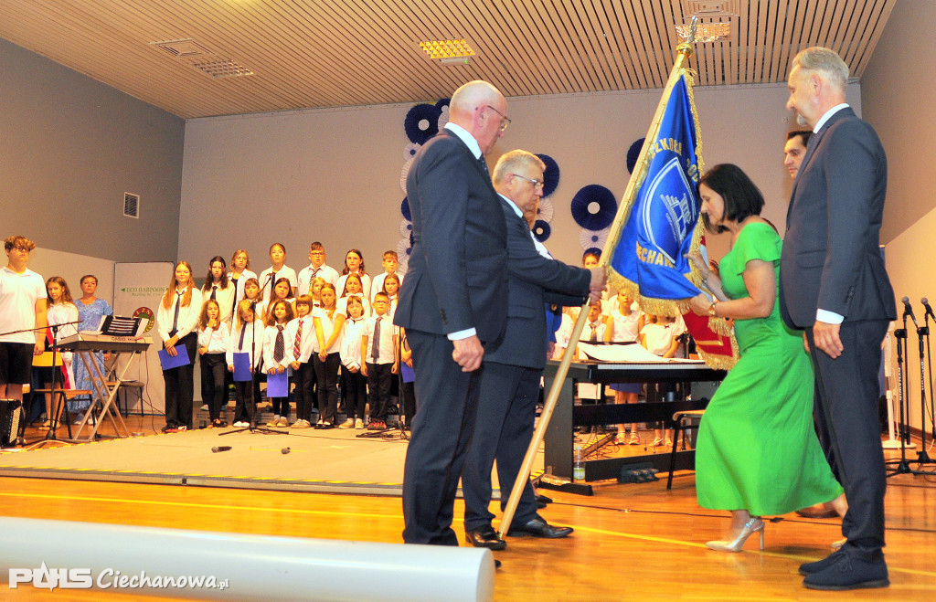 Sztandar na koniec roku w TWP