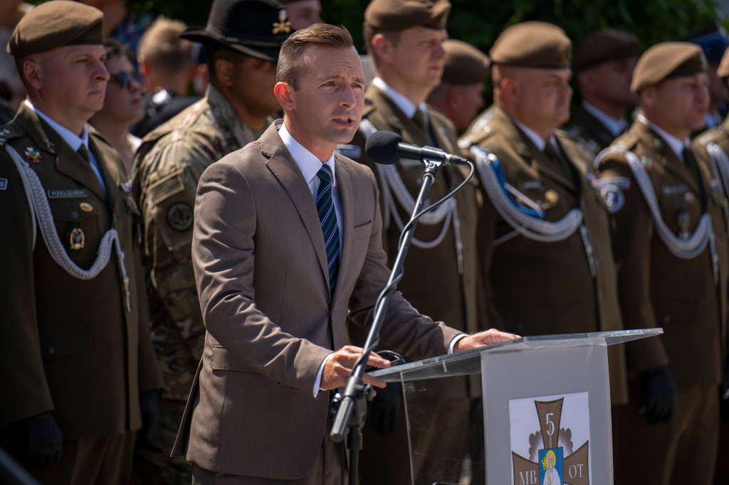 Wojskowa przysięga przed ratuszem