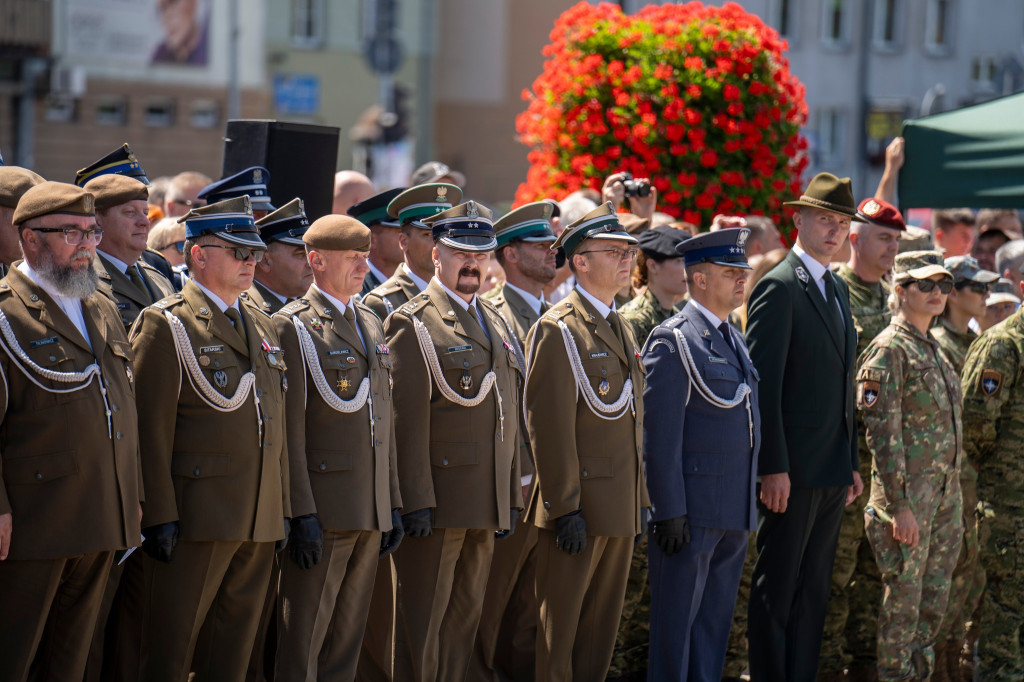 Wojskowa przysięga przed ratuszem