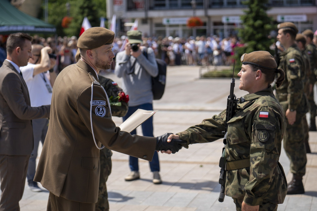Wojskowa przysięga przed ratuszem