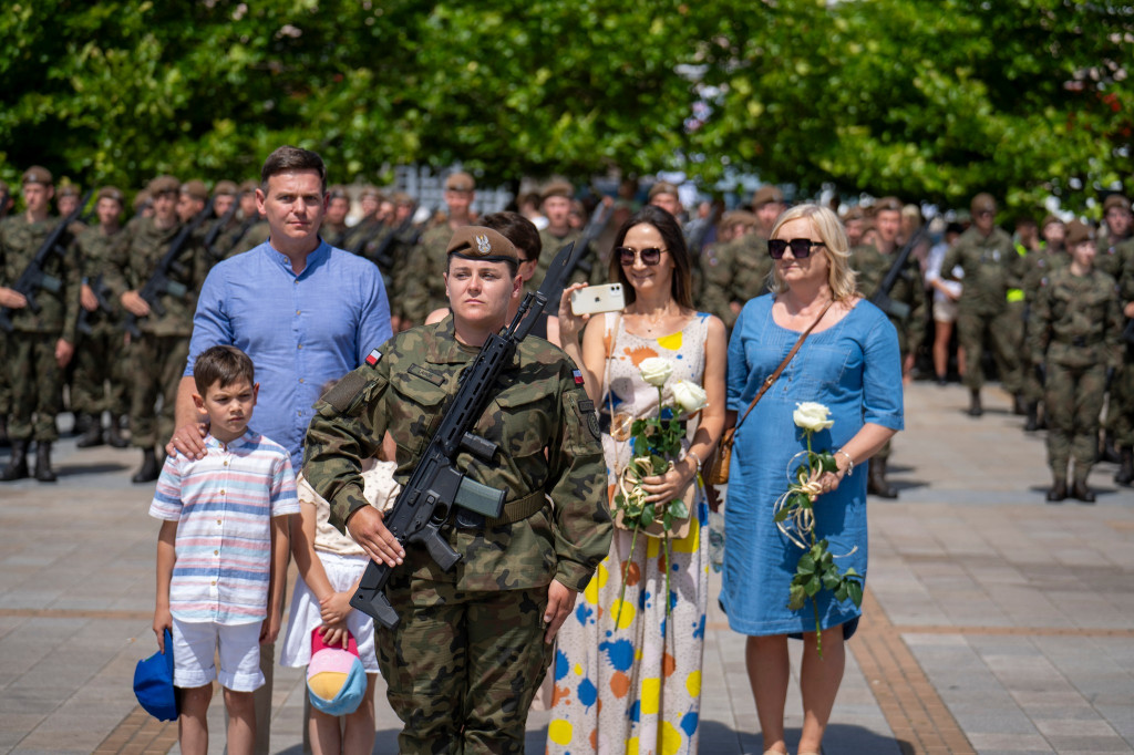 Wojskowa przysięga przed ratuszem