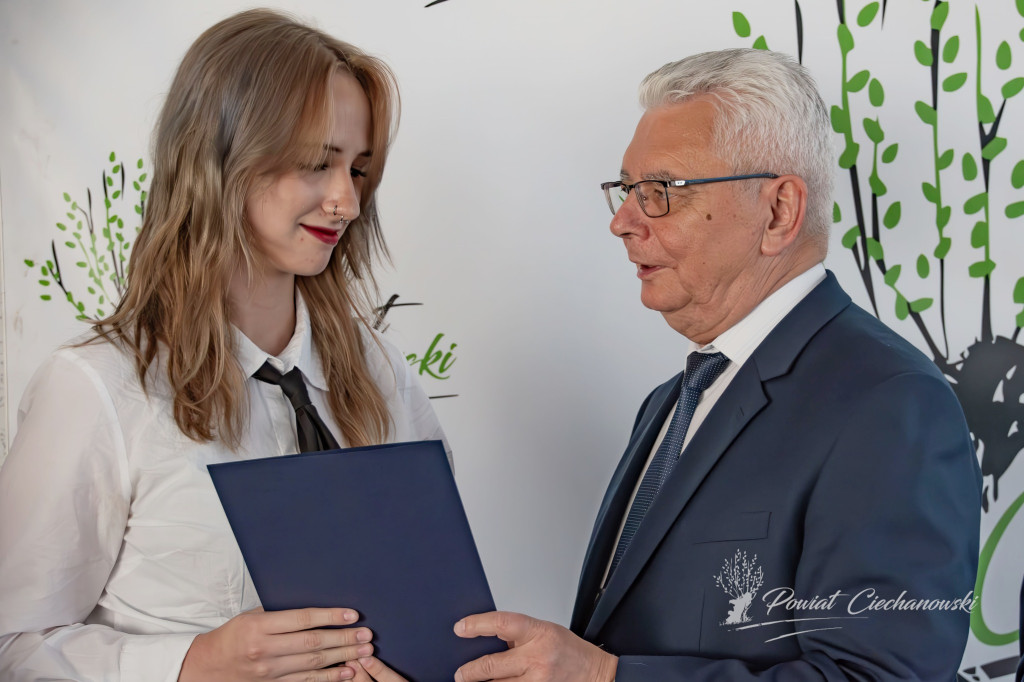 Wręczono Stypendia Starosty Ciechanowskiego