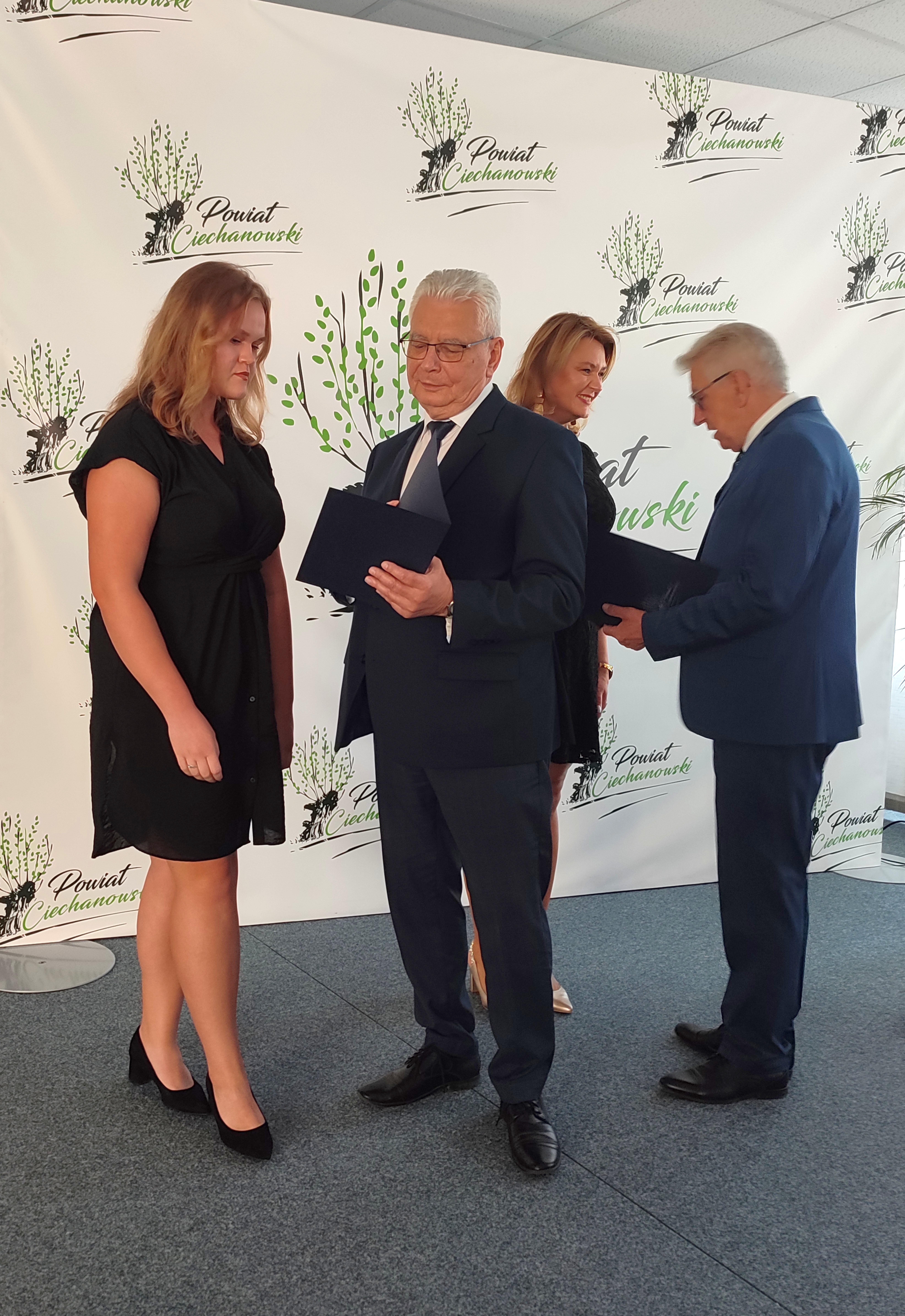 Rozdanie stypendiów dla uczniów