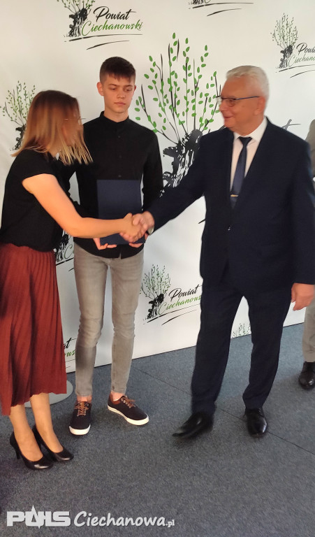 Rozdanie stypendiów dla uczniów