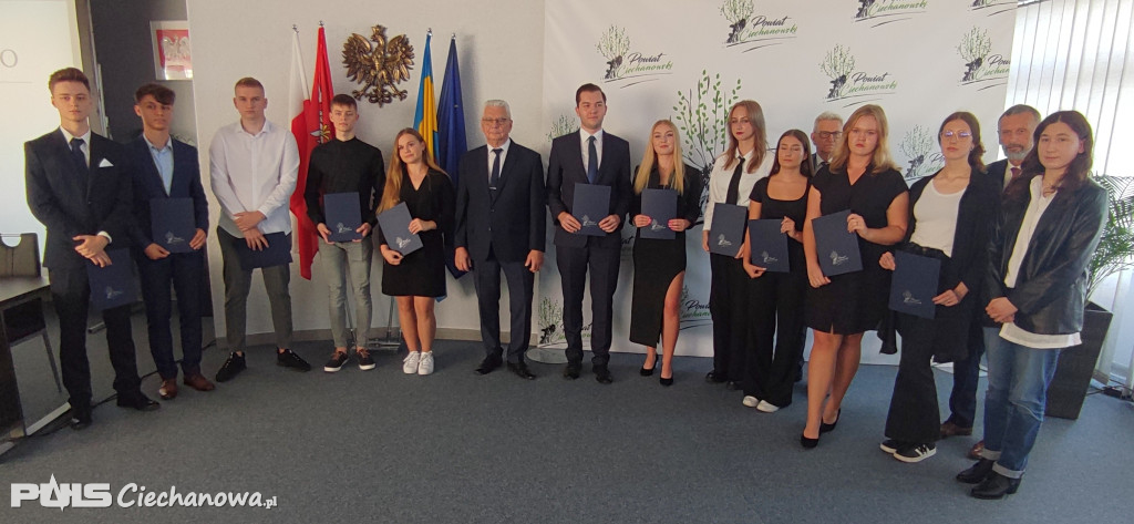 Rozdanie stypendiów dla uczniów