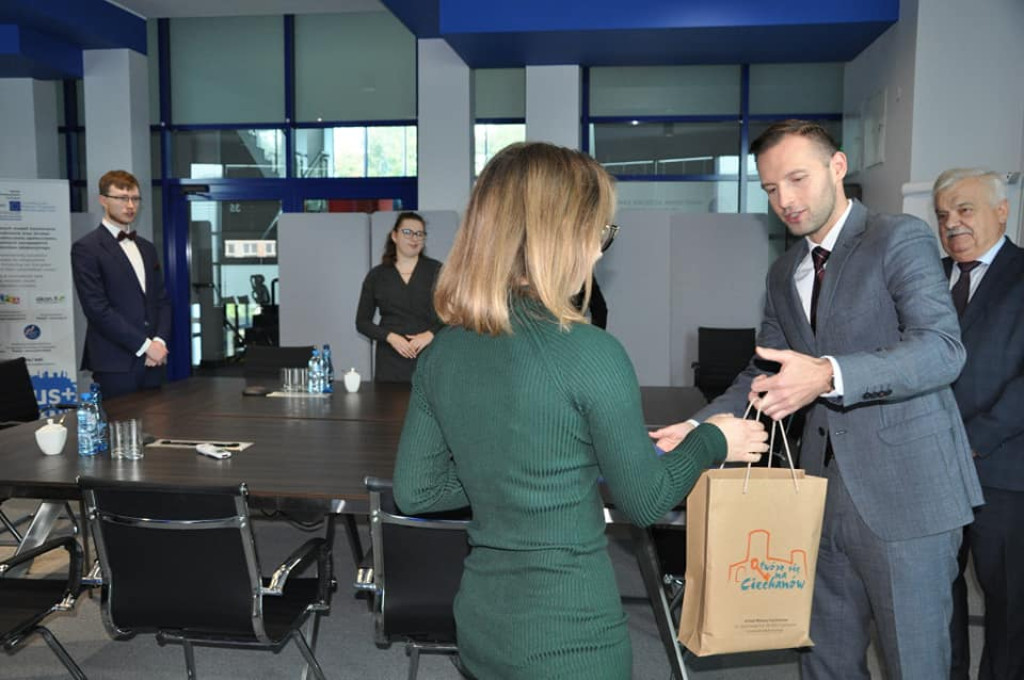 Prezydent nagrodził najlepszych studentów