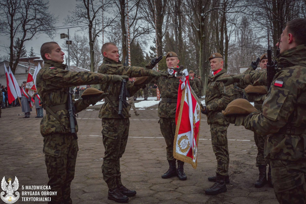 Wojskowa przysięga w ciechanowskich koszarach