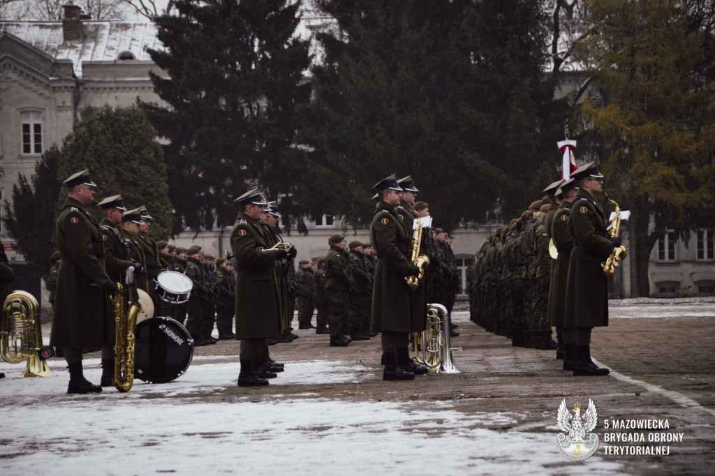 Wojskowa przysięga w ciechanowskich koszarach