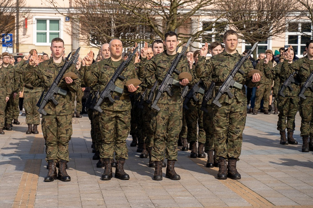 Uroczysta przysięga przed ratuszem