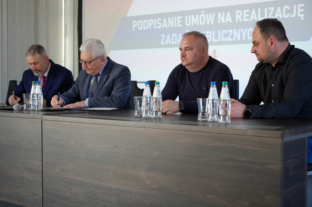 Podpisanie umów na realizację zadań publicznych