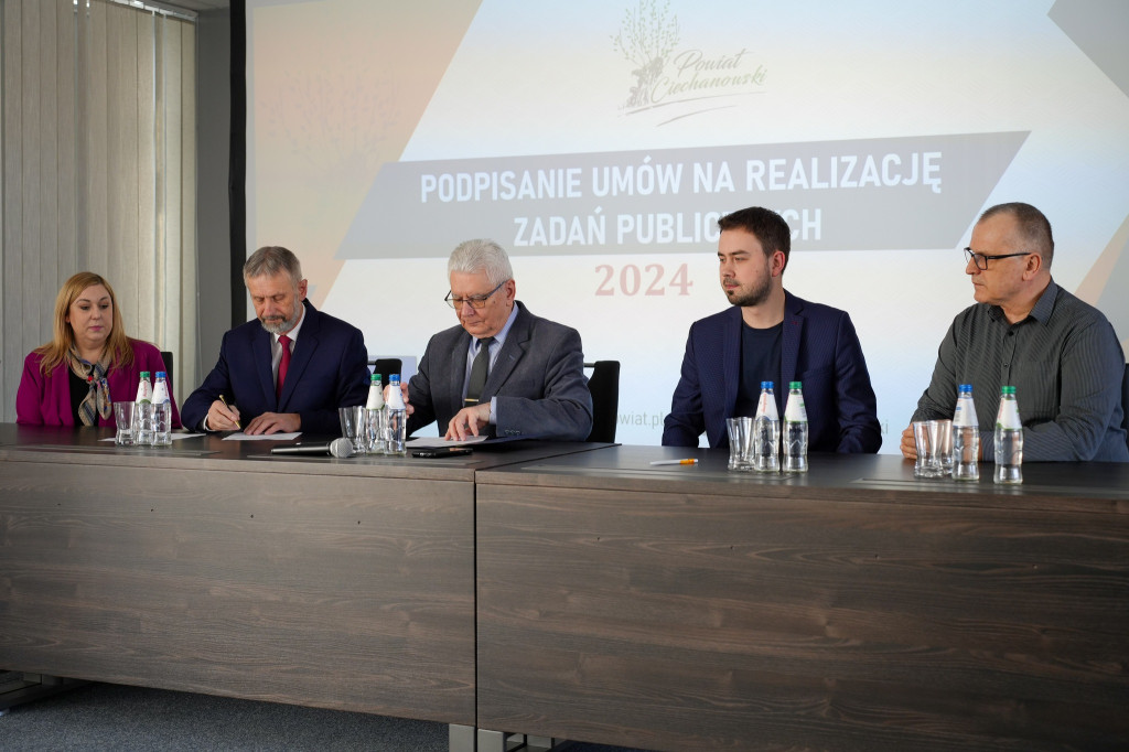 Podpisanie umów na realizację zadań publicznych