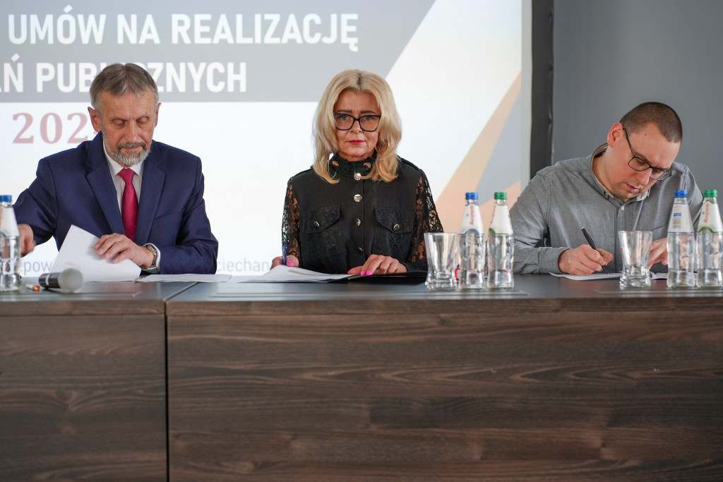 Podpisanie umów na realizację zadań publicznych