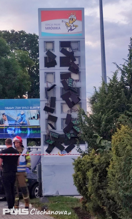 Kolizja na ul. Niechodzkiej, kierowca w szpitalu