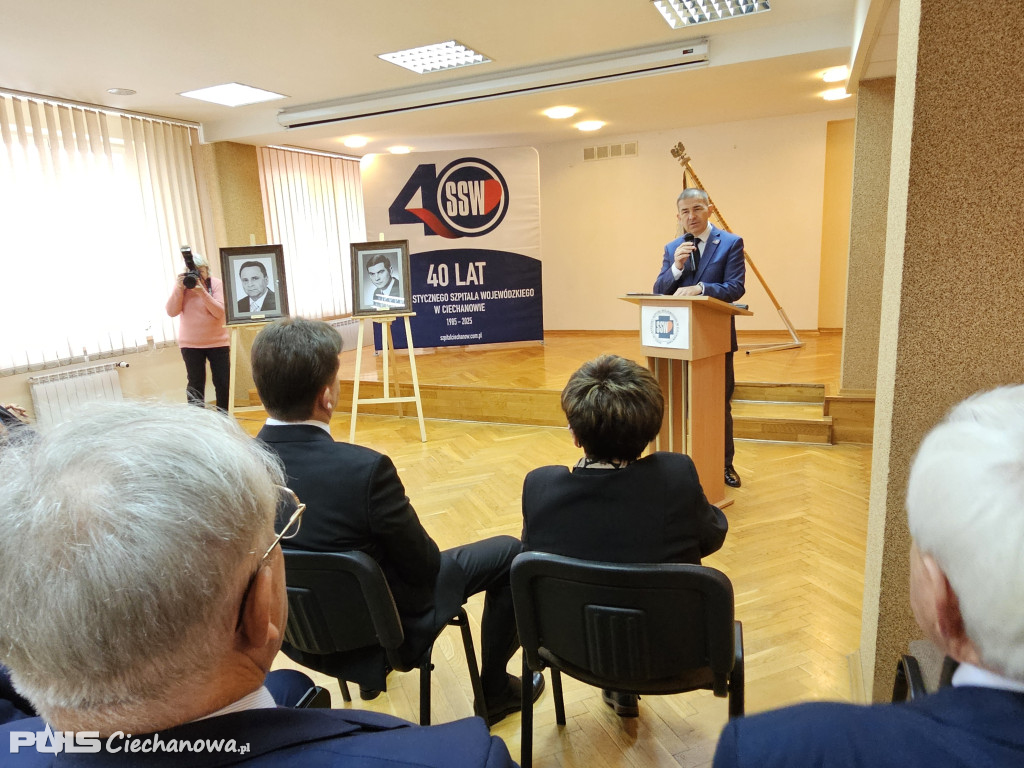 Trzy tablice, dwa portrety, jedna historia ...