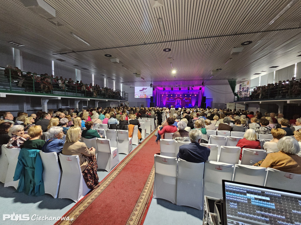 Koncert pełen emocji – Powiat świętował Dzień Kobiet