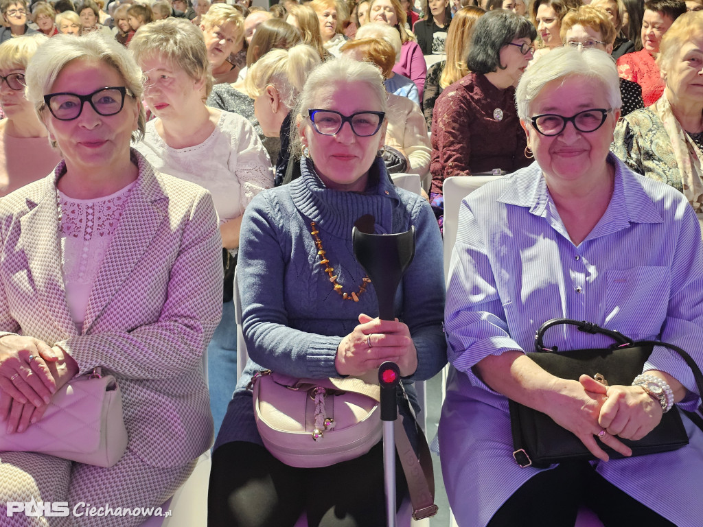 Koncert pełen emocji – Powiat świętował Dzień Kobiet