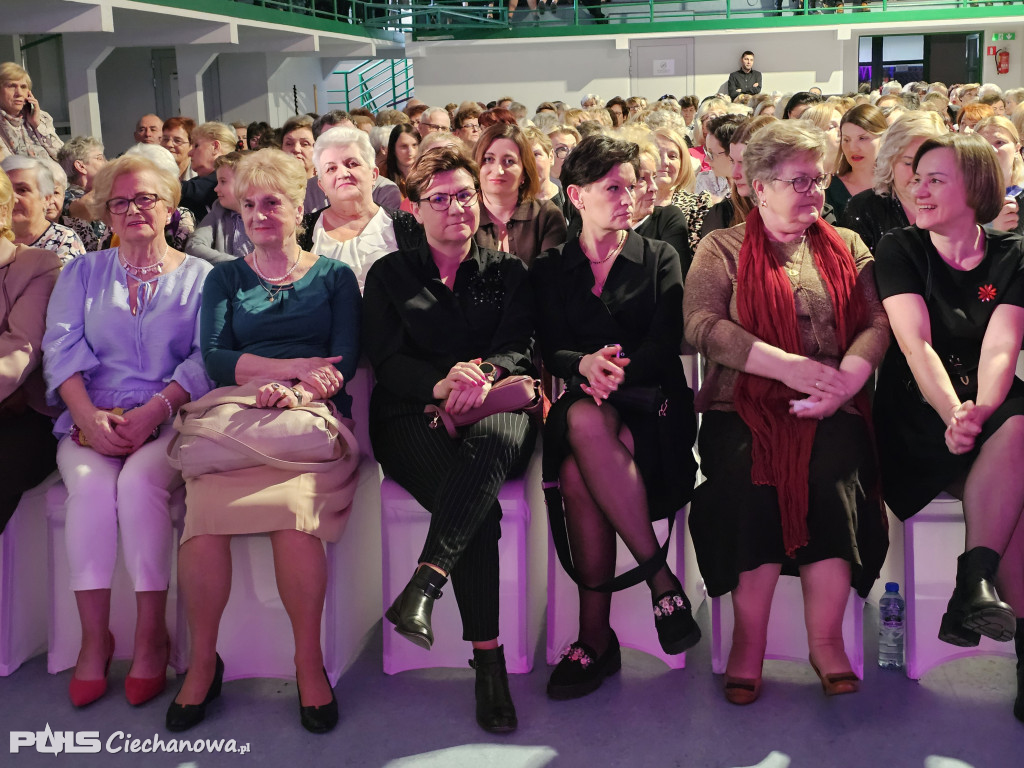 Koncert pełen emocji – Powiat świętował Dzień Kobiet