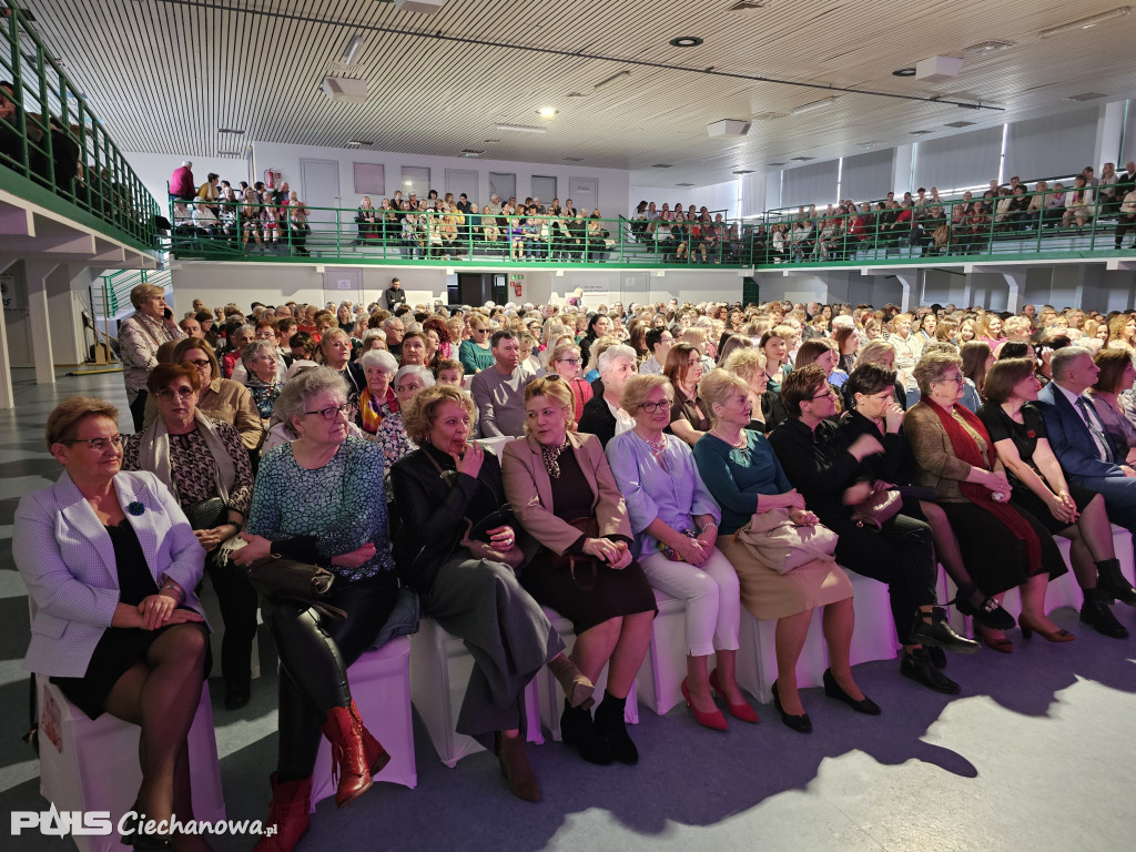Koncert pełen emocji – Powiat świętował Dzień Kobiet
