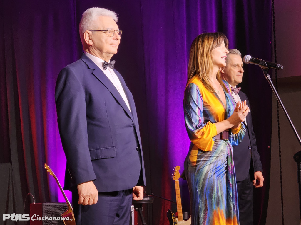 Koncert pełen emocji – Powiat świętował Dzień Kobiet