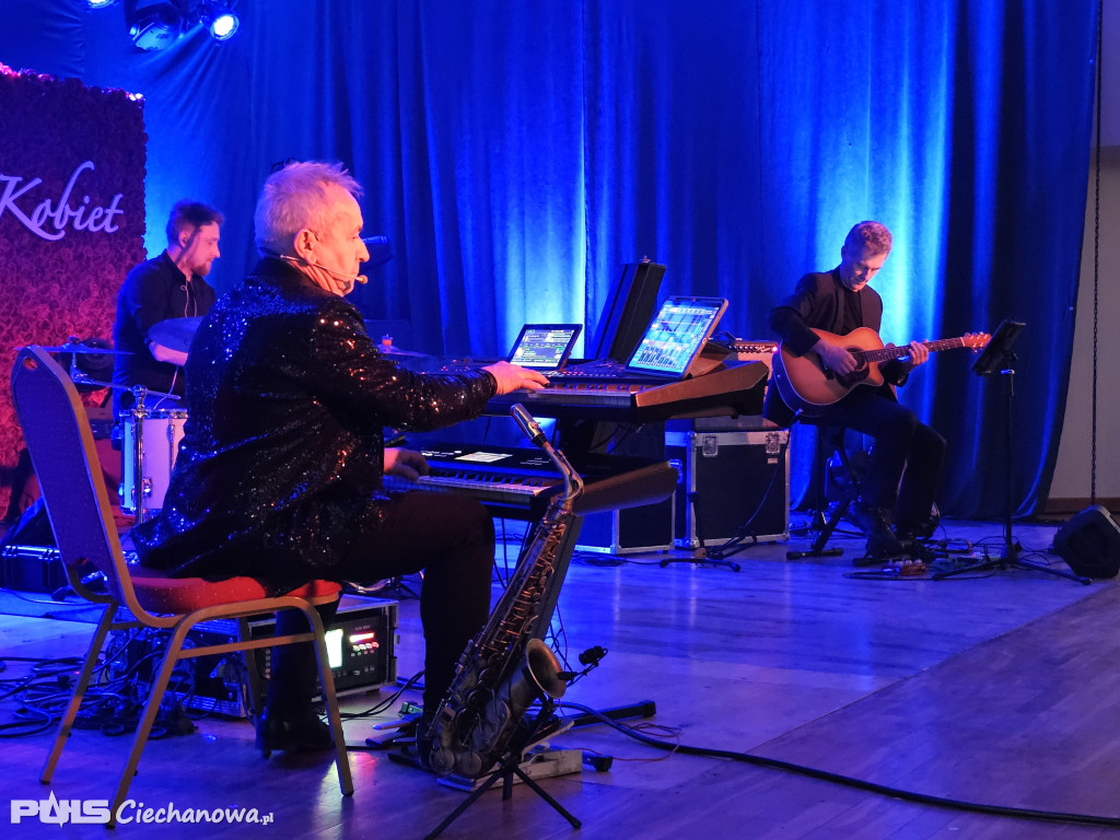 Koncert pełen emocji – Powiat świętował Dzień Kobiet