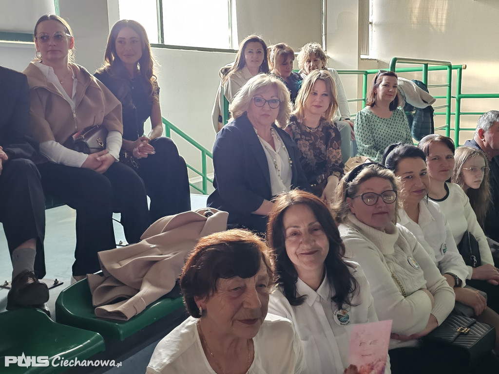 Koncert pełen emocji – Powiat świętował Dzień Kobiet