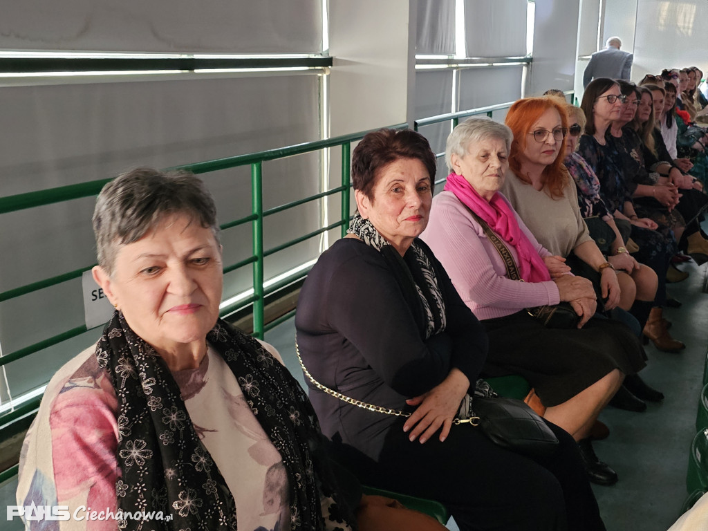 Koncert pełen emocji – Powiat świętował Dzień Kobiet