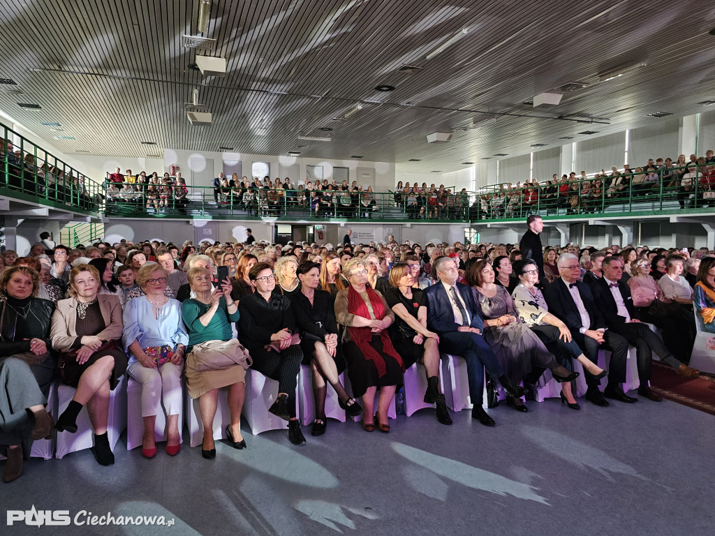 Koncert pełen emocji – Powiat świętował Dzień Kobiet