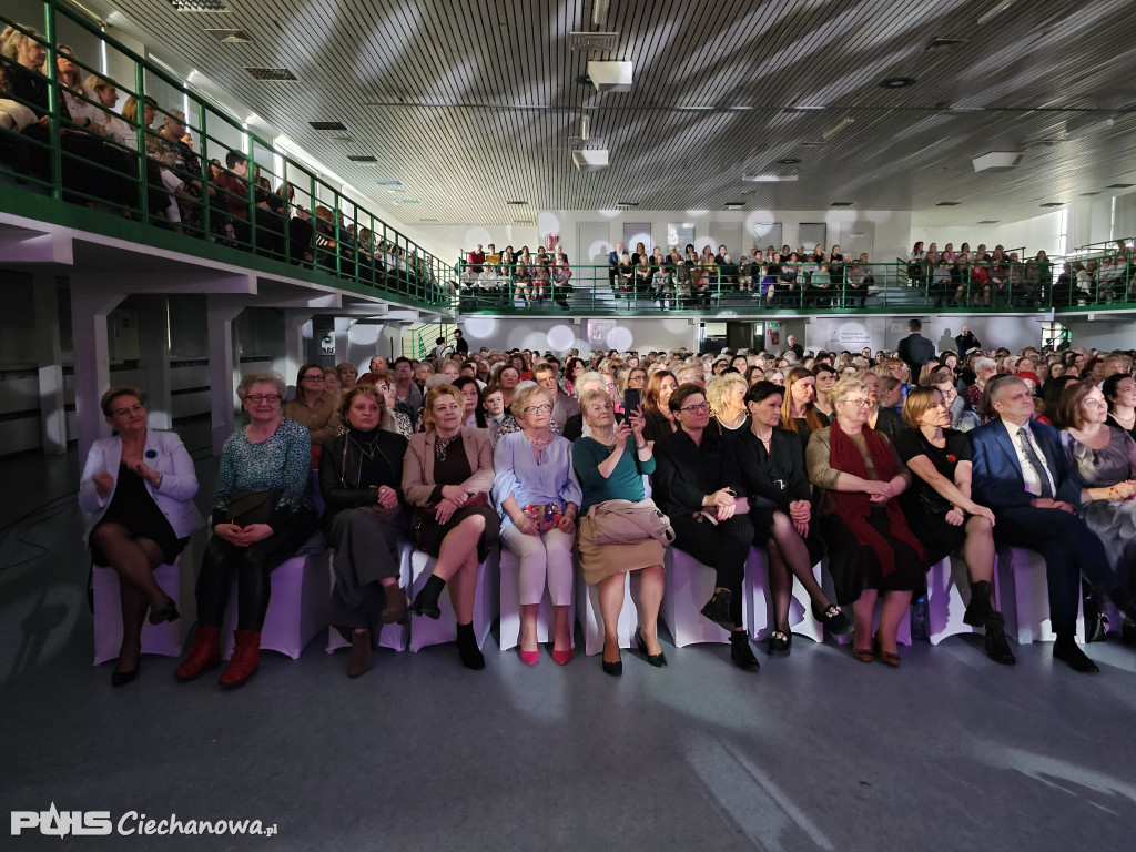 Koncert pełen emocji – Powiat świętował Dzień Kobiet