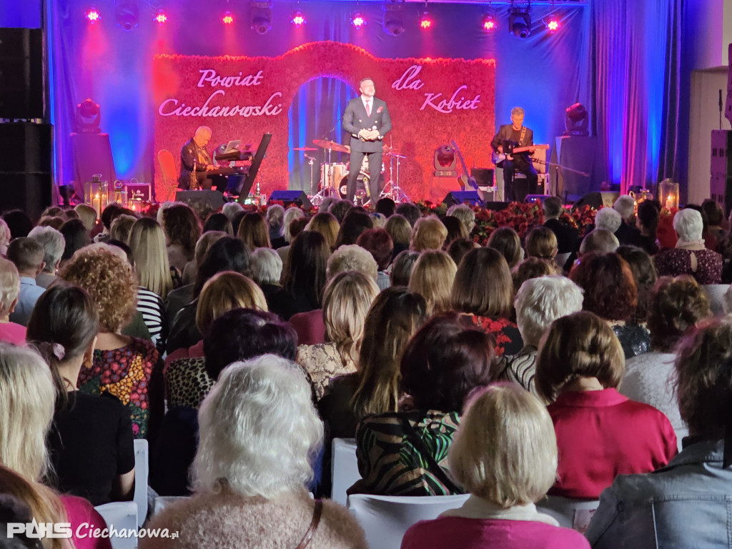 Koncert pełen emocji – Powiat świętował Dzień Kobiet
