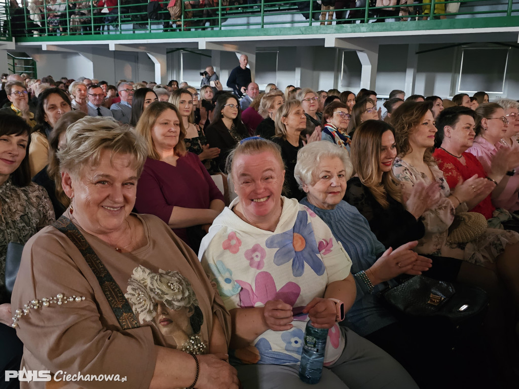 Koncert pełen emocji – Powiat świętował Dzień Kobiet