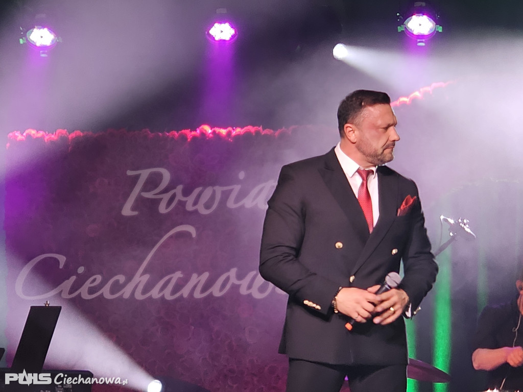 Koncert pełen emocji – Powiat świętował Dzień Kobiet