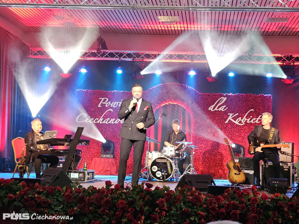 Koncert pełen emocji – Powiat świętował Dzień Kobiet