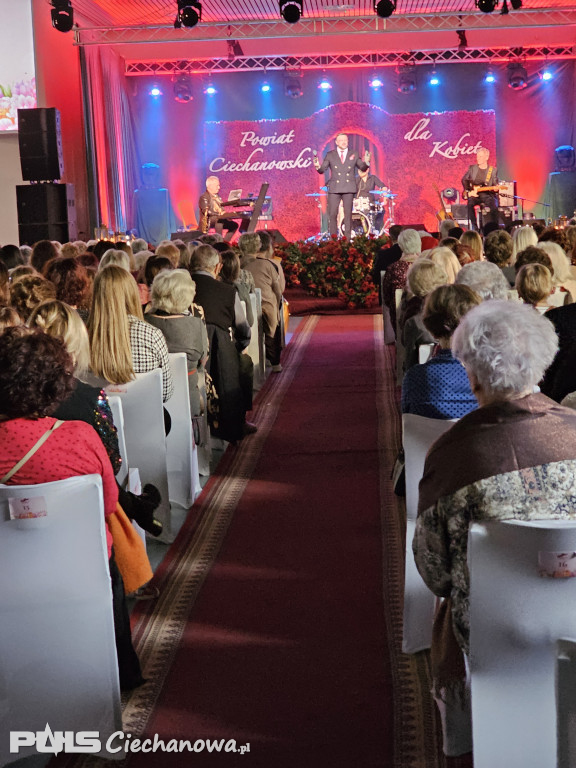 Koncert pełen emocji – Powiat świętował Dzień Kobiet