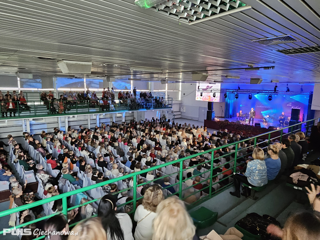 Koncert pełen emocji – Powiat świętował Dzień Kobiet